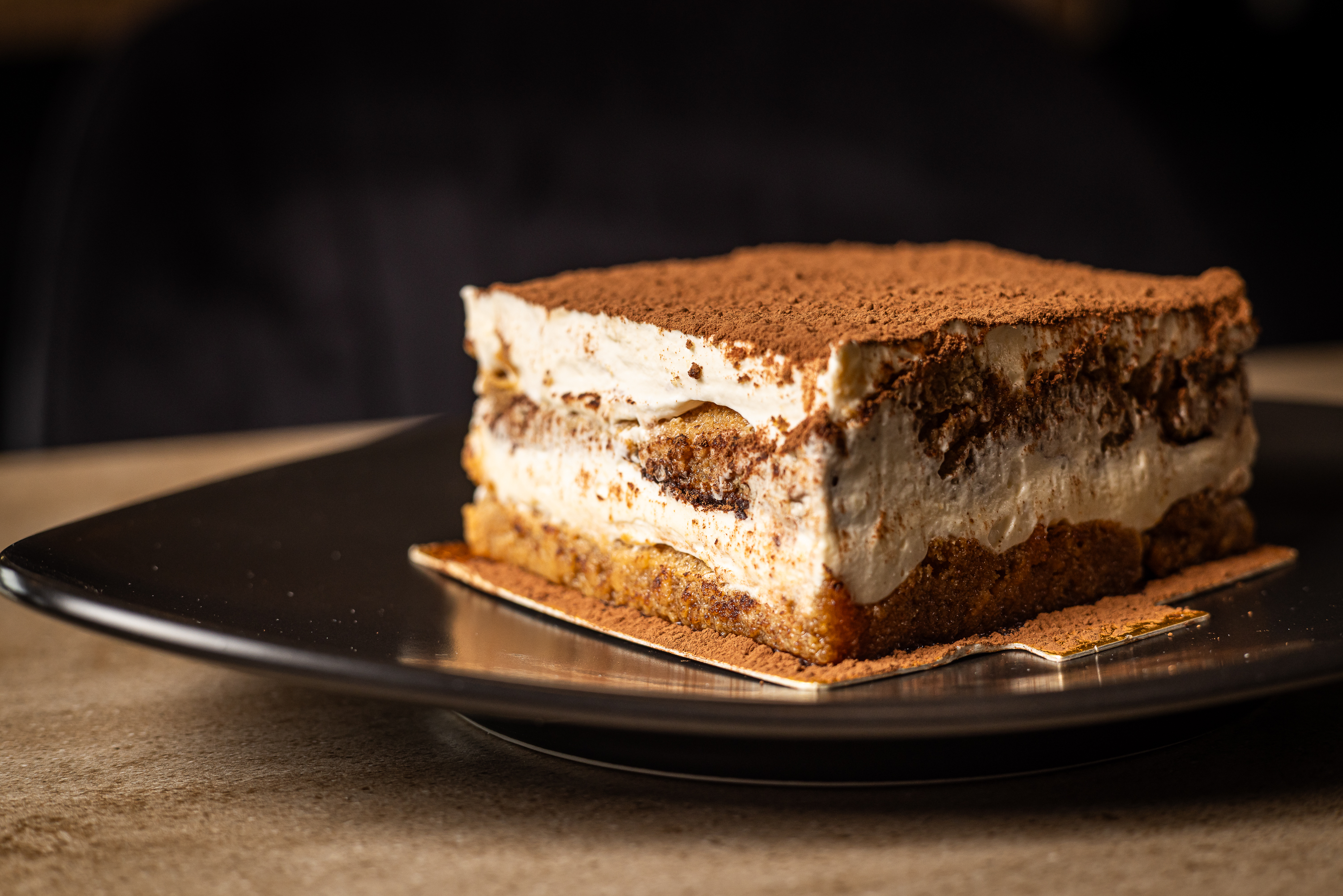 Porción de tiramisú casero